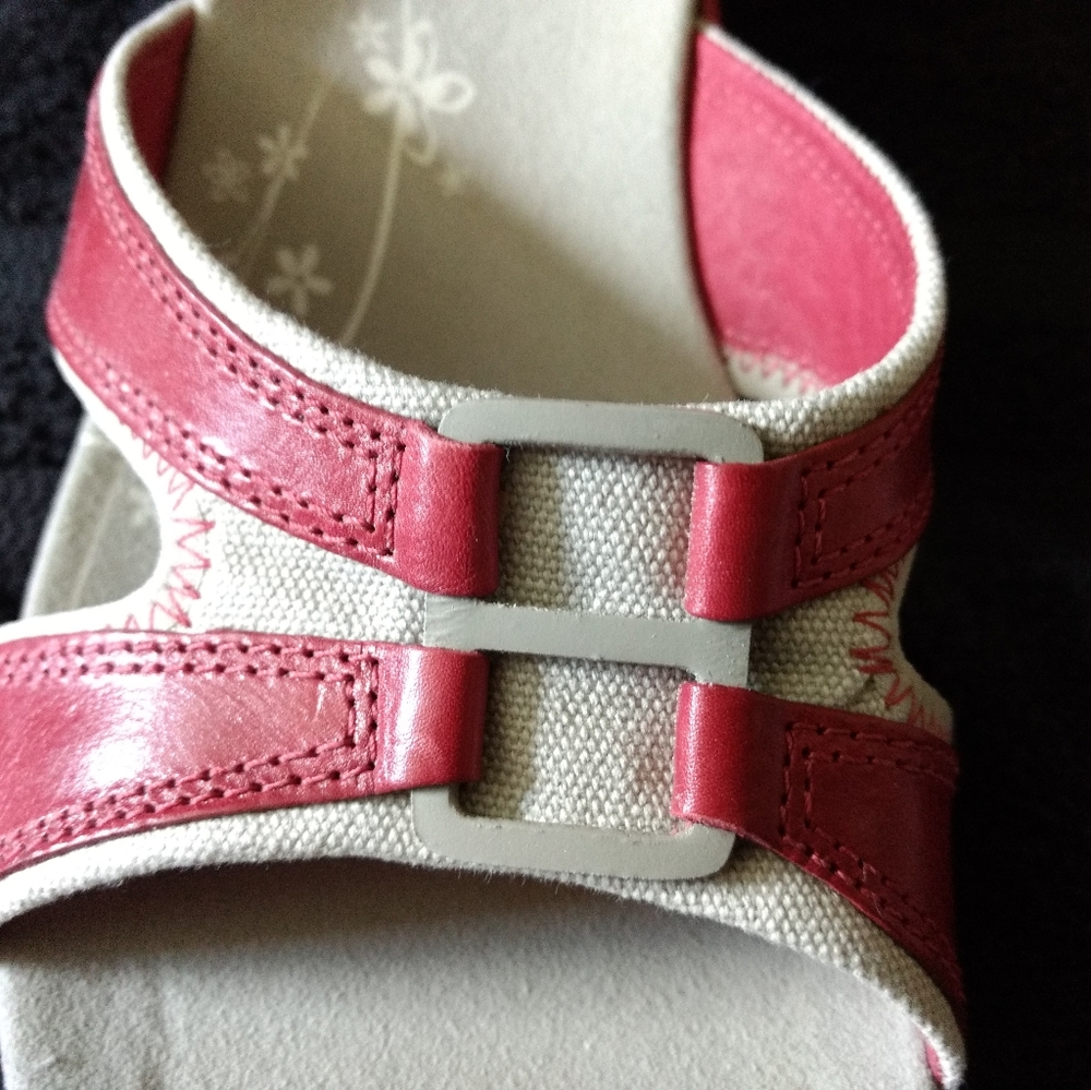 *Merrell Red Sandals* - Picture 5 of 10